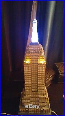 DEPARTMENT 56 CHRISTMAS IN THE CITY EMPIRE STATE BUILDING HOUSE PLATFORM With BOX