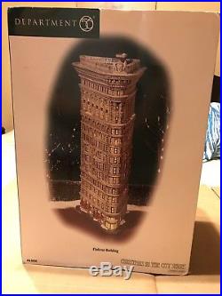 DEPARTMENT 56 CHRISTMAS IN THE CITY FLAT iRON BUILDING NIB