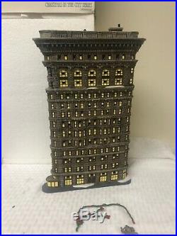 DEPARTMENT 56 CHRISTMAS IN THE CITY Flat Iron Building 59260