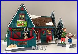 DEPT 56 Christmas In The City SANTA'S REINDEER PETTING STABLE