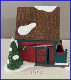 DEPT 56 Christmas In The City SANTA'S REINDEER PETTING STABLE