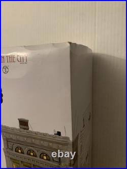 Department 56 Christmas In The City FAO Schwarz Store 6007583 2021 Retired