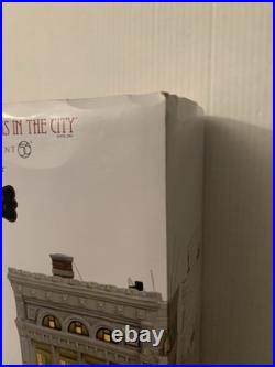 Department 56 Christmas In The City FAO Schwarz Store 6007583 2021 Retired