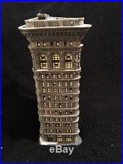 Department 56 Christmas In The City Flatiron Building #59260. Never Displayed