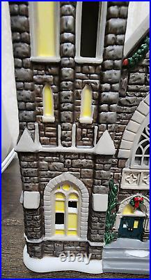 Department 56 Christmas In the City Church Of the Advent With Box