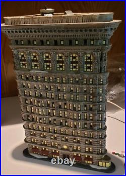 Department 56 Christmas in the City Flatiron Building 59260 withbox