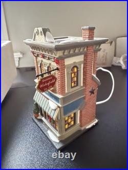 Department 56 Christmas in the City Wakefield Books 4025243 with Box Read