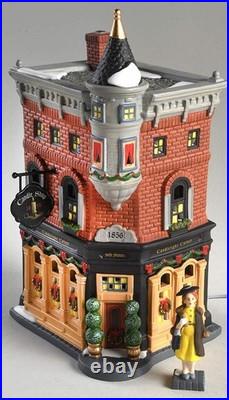 Department 56 Christmas in the City village house Welcoming Christmas