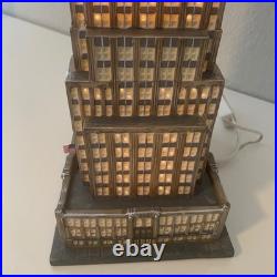 Department 56 Empire State Building Christmas in the City 56-59207 Works Flags