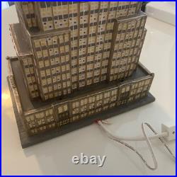 Department 56 Empire State Building Christmas in the City 56-59207 Works Flags
