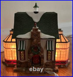 Department 56 Tavern in the Park 58928 Christmas City Dept working condition