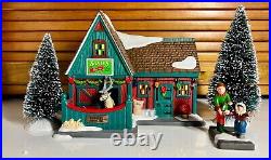 Dept 56 Christmas In The City Santa's Reindeer Petting Stable