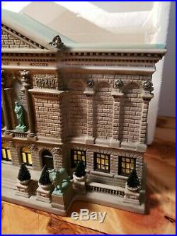 Dept 56 Christmas in City THE ART INSTITUTE OF CHICAGO #56.59222 In Box Lighted