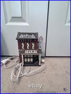 Dept 56 Christmas in the City #59225 MLB NEW YORK YANKEES PUB Brand New #410