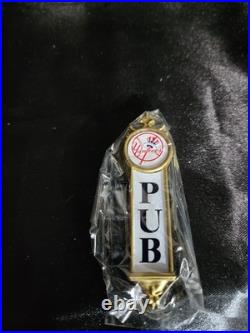 Dept 56 Christmas in the City #59225 MLB NEW YORK YANKEES PUB Brand New #410