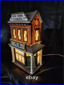 Dept 56 Christmas in the City #59225 MLB NEW YORK YANKEES PUB Brand New #410