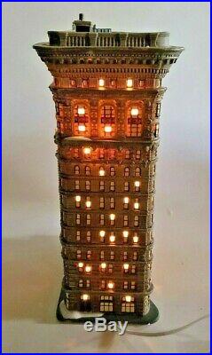 Dept 56 Christmas in the City (CIC) Series FLATIRON BUILDING #59260