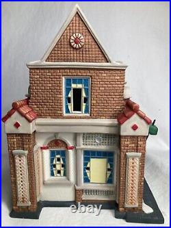 Dept 56 -Christmas in the City Mrs. Stover's Bungalow Candies #58917