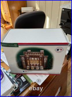 Dept 56 Christmas in the City New York Yankees MLB 2001 Retired #56.58923