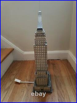 Dept 56 Christmas in the City Series Empire State Building 59207 2003 EUC