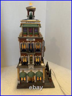 Dept 56 Christmas in the City Series Paramount Hotel 58911 Complete, With Box Dept 56 Christmas in the City Series Paramount Hotel 58911 Complete, With Box