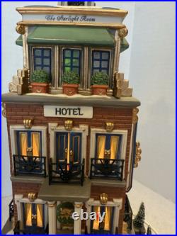 Dept 56 Christmas in the City Series Paramount Hotel 58911 Complete, With Box Dept 56 Christmas in the City Series Paramount Hotel 58911 Complete, With Box