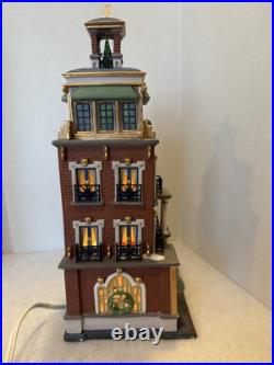 Dept 56 Christmas in the City Series Paramount Hotel 58911 Complete, With Box Dept 56 Christmas in the City Series Paramount Hotel 58911 Complete, With Box