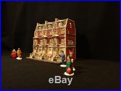 Dept 56 Christmas in the City Sutton Place Brownstones & City People retired
