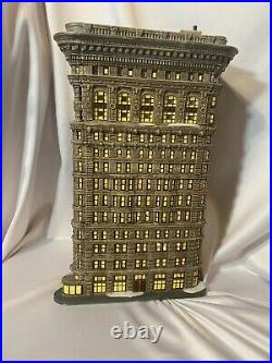 Dept 56 Christmas in the City VillageFLAT IRON BUILDINGLighted House