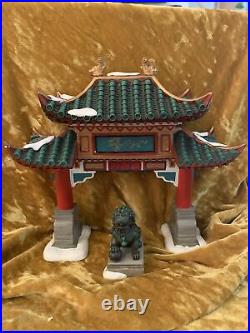 Dept 56 Christmas in the City Welcome to Chinatown (Set of 2) No. 807253