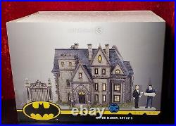 Dept 56 DC Comics Village Batman Wayne Manor Bruce and Alfred 6002318 Department