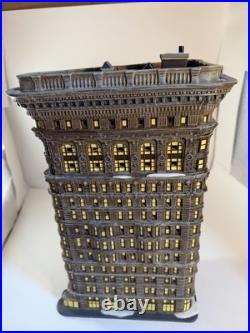 Dept 56 Flatiron Building Christmas in the City Illuminated Original Box READ