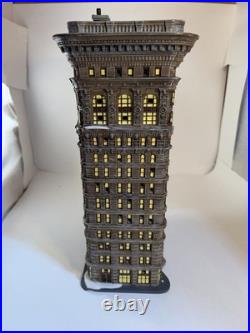 Dept 56 Flatiron Building Christmas in the City Illuminated Original Box READ