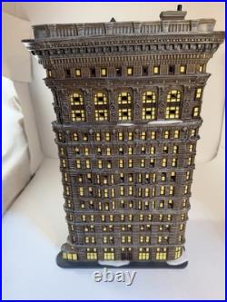 Dept 56 Flatiron Building Christmas in the City Illuminated Original Box READ