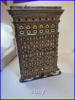 Dept 56 Flatiron Building Christmas in the City Illuminated Original Box READ