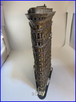 Dept 56 Flatiron Building Christmas in the City Illuminated Original Box READ