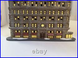 Dept 56 Flatiron Building Christmas in the City Illuminated Original Box READ