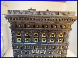 Dept 56 Flatiron Building Christmas in the City Illuminated Original Box READ