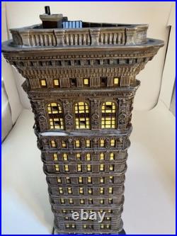 Dept 56 Flatiron Building Christmas in the City Illuminated Original Box READ