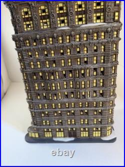 Dept 56 Flatiron Building Christmas in the City Illuminated Original Box READ