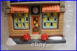 Dept 56 MODEL RAILROAD SHOP Christmas in the City NEW Moves 6005384 (0322TT93)
