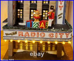 Dept 56 RADIO CITY MUSIC HALL #58924 with GREEN and Red ROCKETTES #58991 MINT