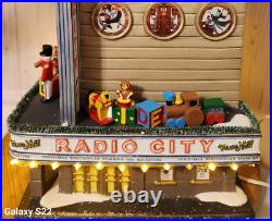 Dept 56 RADIO CITY MUSIC HALL #58924 with GREEN and Red ROCKETTES #58991 MINT