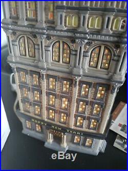 Dept 56 The Times Tower 2000 Special Edition 3 Piece gift set #56.55510