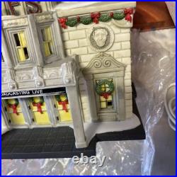 Dept 56 WDFS Radio Christmas In The City Village Accessories Set of 2. Nice
