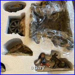 Grandeur Noel Collectors Edition 2001 Bethlehem Village Nativity Christmas