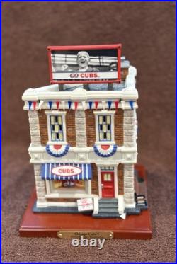 Pre Owned VTG Department 56 Chicago Cubs Christmas In The City Large Figurine